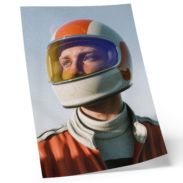 Póster Una figura con casco espacial, atmósfera futurista