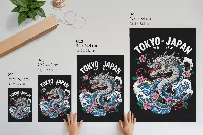 Póster con una composición dinámica de un dragón entre flores y olas