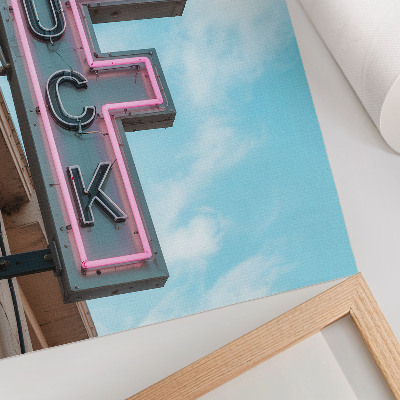 Póster con colores saturados Letrero de neón retro, cielo azul, colores intensos