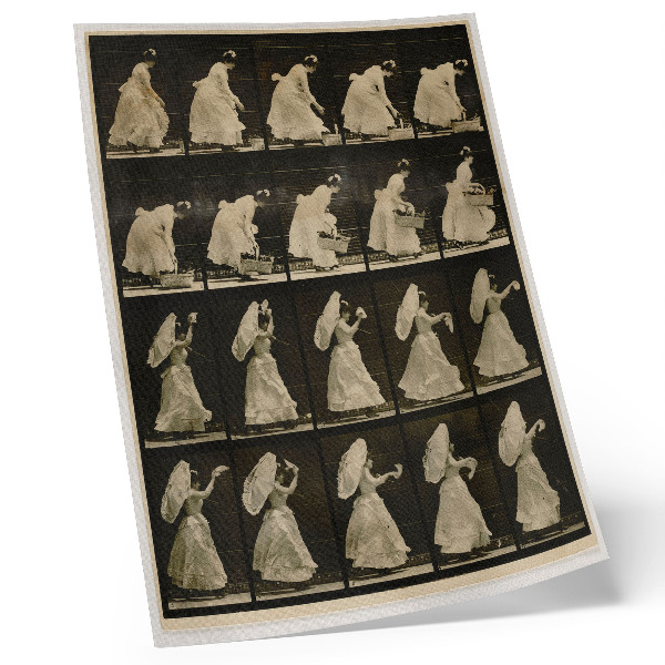 Lienzo decorativo moderno Mujer levantando una cesta y agitando un pañuelo (ca. 1887), de Eadweard Muybridge.