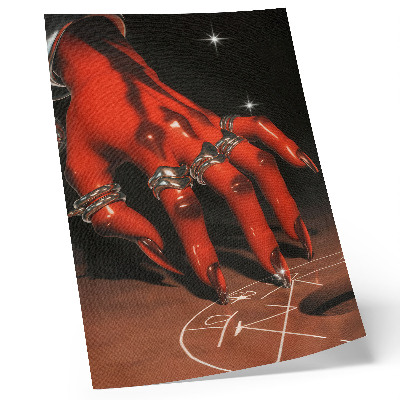 Póster con colores saturados Mano roja con anillos sobre un fondo de símbolos