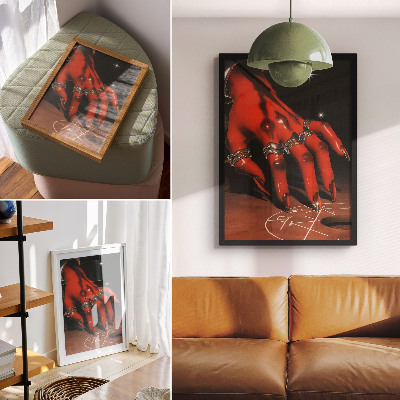 Póster con colores saturados Mano roja con anillos sobre un fondo de símbolos