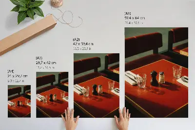 Lienzo decorativo moderno con una mesa de restaurante, especias y cristalería