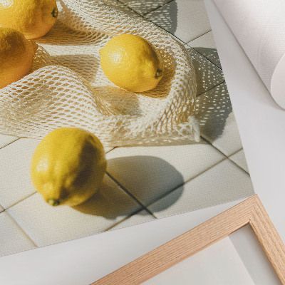 Póster Limones sobre una rejilla metálica en un entorno de cocina.