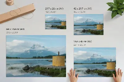 Lámina para cuadro con diseño de montañas, lago, nubes y puente