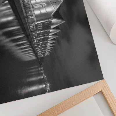 Arte de pared arquitectura monocromática con reflejo en el agua