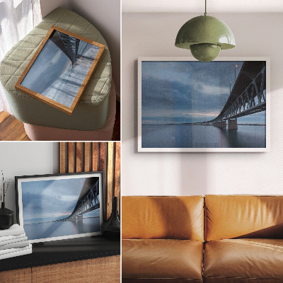 Arte de pared Un puente moderno sobre aguas tranquilas