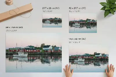 Póster casas rojas cubistas junto al lago