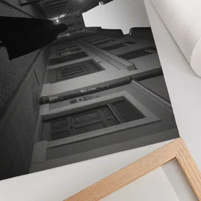 Arte de pared calle oscura con figura misteriosa de ambiente nostálgico