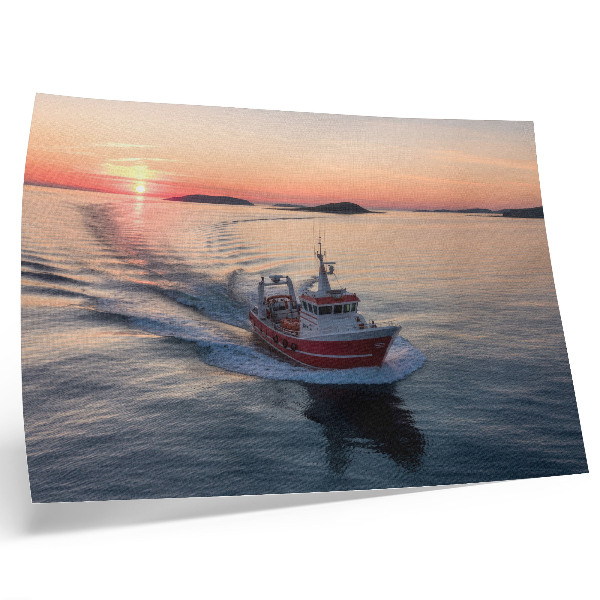 Lámina para cuadro Puesta de sol sobre el mar en calma, movimiento de barcos