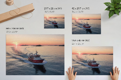 Lámina para cuadro Puesta de sol sobre el mar en calma, movimiento de barcos