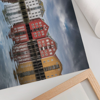 Póster de edificios coloridos junto al agua una composición armoniosa