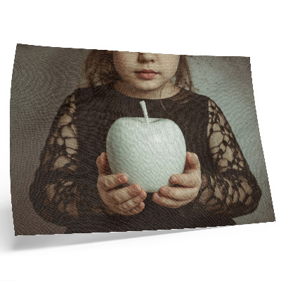 Arte de pared Chica con fruta blanca y atmósfera misteriosa