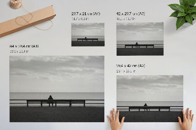 Arte de pared Persona en un banco junto al mar, armonía gris
