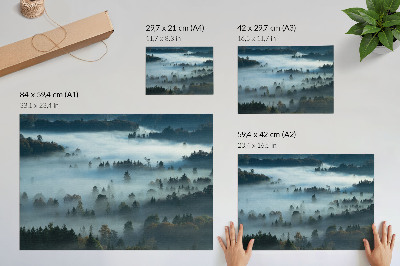 Arte de pared Árboles verdes en la niebla, ambiente tranquilo, colores tenues.