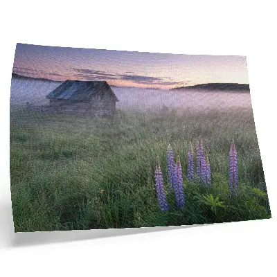 Arte de pared paisaje de cabaña de madera entre flores y niebla