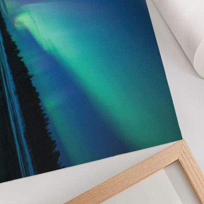 Lámina para cuadro Aurora boreal sobre un lago helado por la noche.