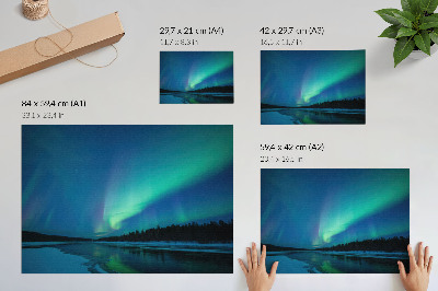 Lámina para cuadro Aurora boreal sobre un lago helado por la noche.