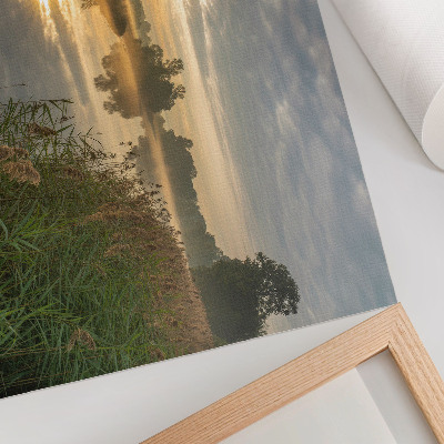 Arte de pared Una mañana brumosa junto al lago con reflejos de la naturaleza.