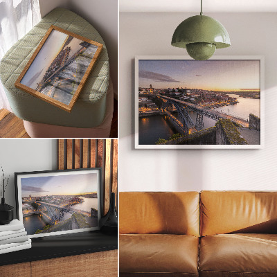 Arte de pared El puente con el sol poniente y la ciudad de fondo.