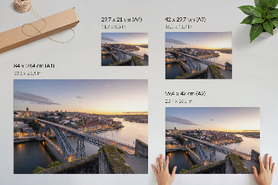 Arte de pared El puente con el sol poniente y la ciudad de fondo.