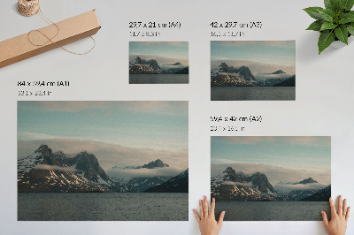 Arte de pared Montañas monumentales a la sombra de la paz y las nubes.
