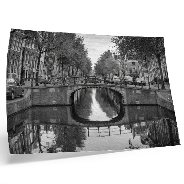 Póster Puentes blancos y negros y espacio urbano con canales