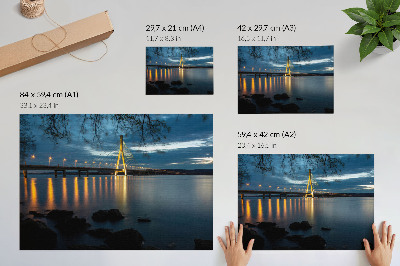 Arte de pared Puente iluminado sobre el agua por la noche.