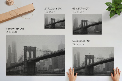 Lámina para cuadro El puente y la ciudad en tonos grises, paz y elegancia.