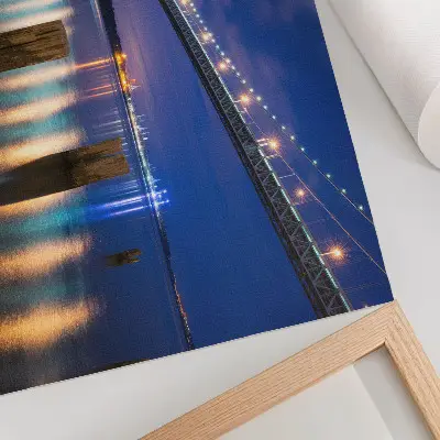 Lámina para cuadro puente nocturno con reflejos resplandecientes en el agua