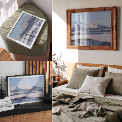 Póster Paisaje invernal de montañas nevadas y cielo despejado