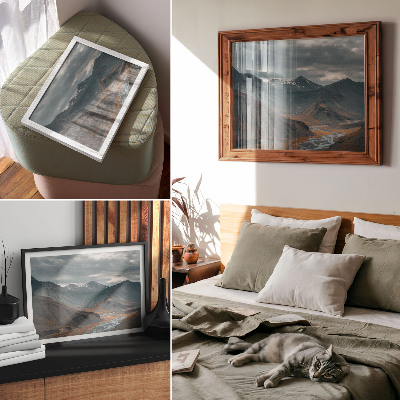 Arte de pared Montañas sombrías, arroyos anaranjados, nubes dramáticas