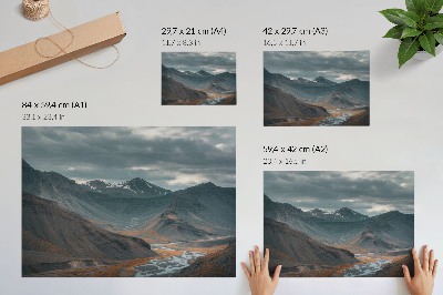 Arte de pared Montañas sombrías, arroyos anaranjados, nubes dramáticas