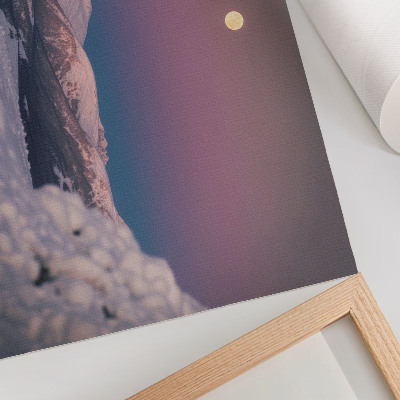 Póster Montañas nevadas, luna rosa pastel