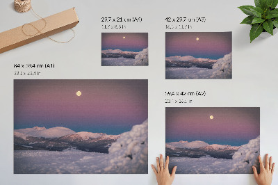 Póster Montañas nevadas, luna rosa pastel