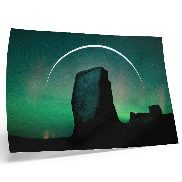 Lámina para cuadro Cielo nocturno, rocas, tonos verdes, atmósfera cósmica