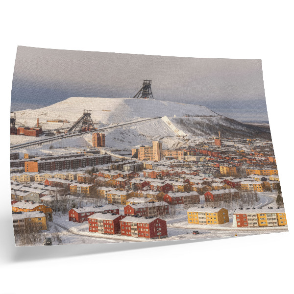 Arte de pared Pueblo invernal con edificios coloridos que contrastan con la nieve.