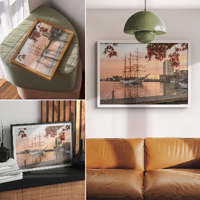 Arte de pared Un velero al atardecer, un panorama tranquilo de la ciudad.