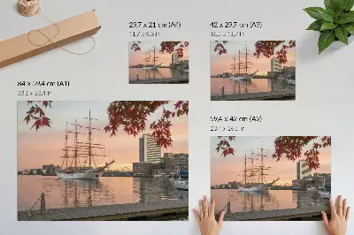 Arte de pared un velero al atardecer con una vista panorámica tranquila de la ciudad