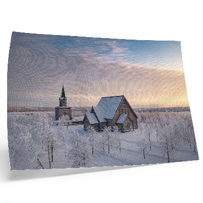 Póster paisaje invernal tranquilo con una iglesia de madera