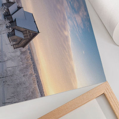 Póster paisaje invernal tranquilo con una iglesia de madera