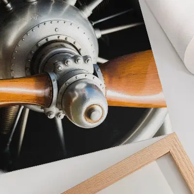Lámina para cuadro con diseño de elementos de hélice metálica de estilo industrial