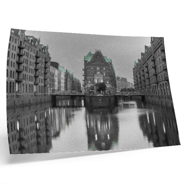 Póster Canal con edificios industriales, reflejos en el agua