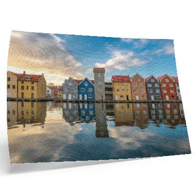 Póster Casas coloridas junto al agua, reflejos arquitectónicos