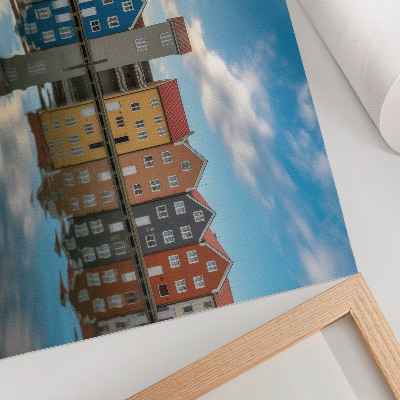 Póster Casas coloridas junto al agua, reflejos arquitectónicos