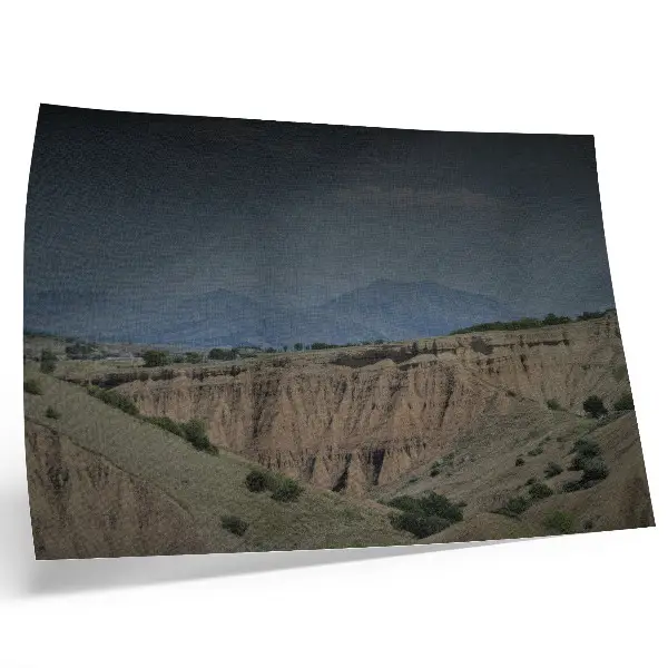 Póster de paisaje natural con vastos valles, acantilados y montañas