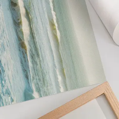 Póster de mar con olas, hombre y costa en naturaleza dinámica