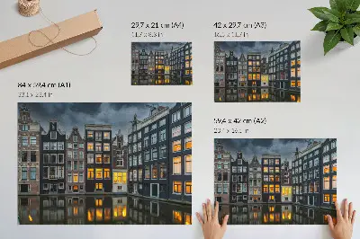 Lámina para cuadro edificios de viviendas junto al canal con un ambiente acogedor y reflexivo