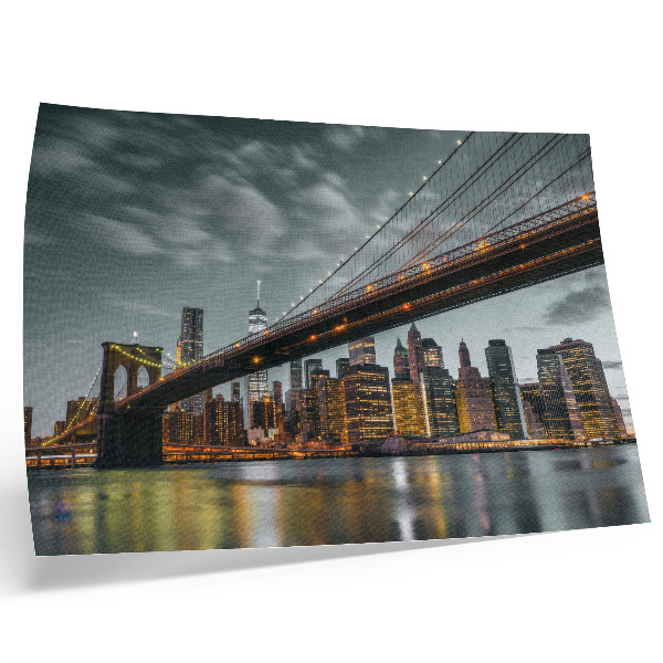 Póster Panorama de las luces del puente de la ciudad al atardecer, agua