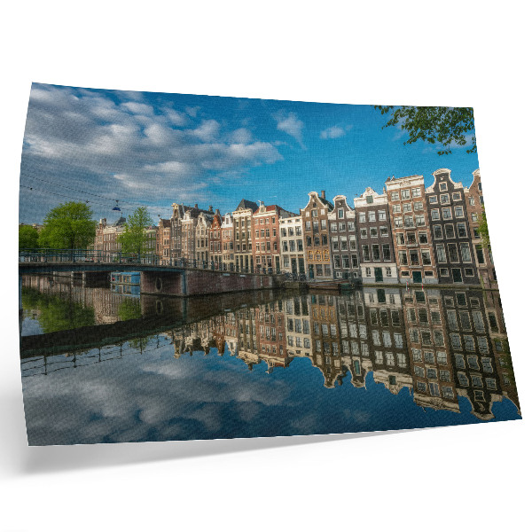 Arte de pared Seductoras casas de vecindad reflejadas en el agua del canal.